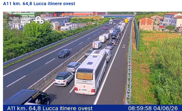 La coda sulla A11 dopo l'incidente