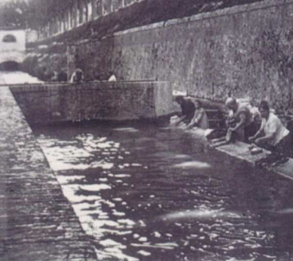 Il tratto alla sortita di San Colombano, col vecchio lavatoio, a inizio Novecento