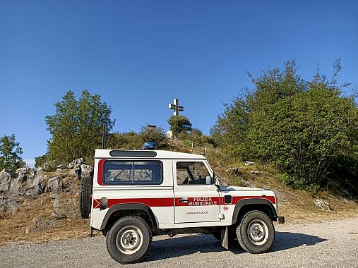 La polizia municipale sul posto