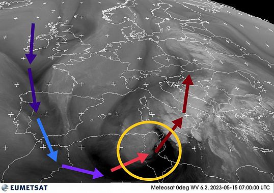 Il ciclone in arrivo